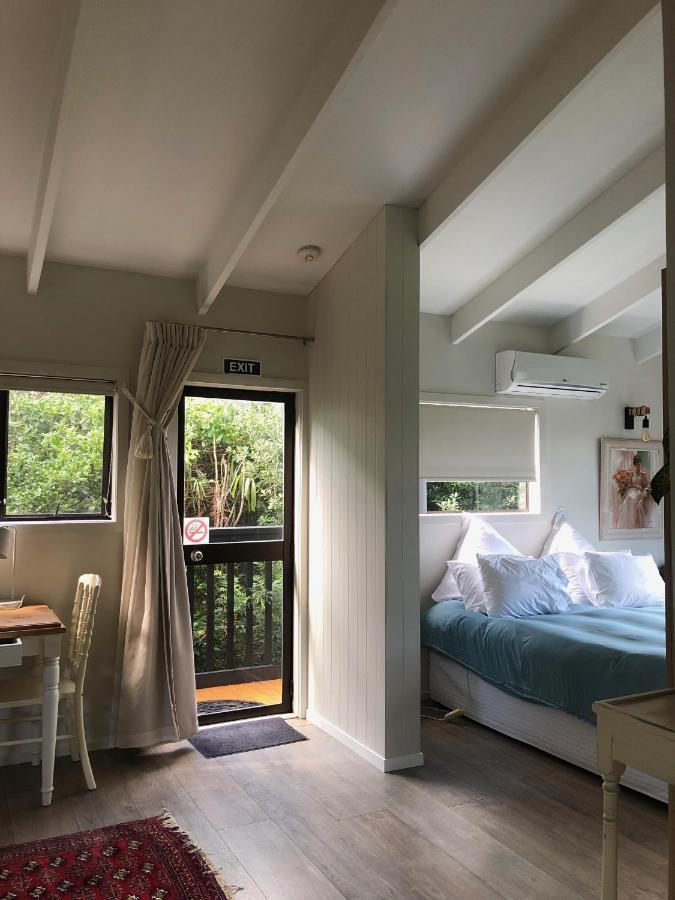 Le Chalet Waiheke Apartments Ostend Exteriör bild