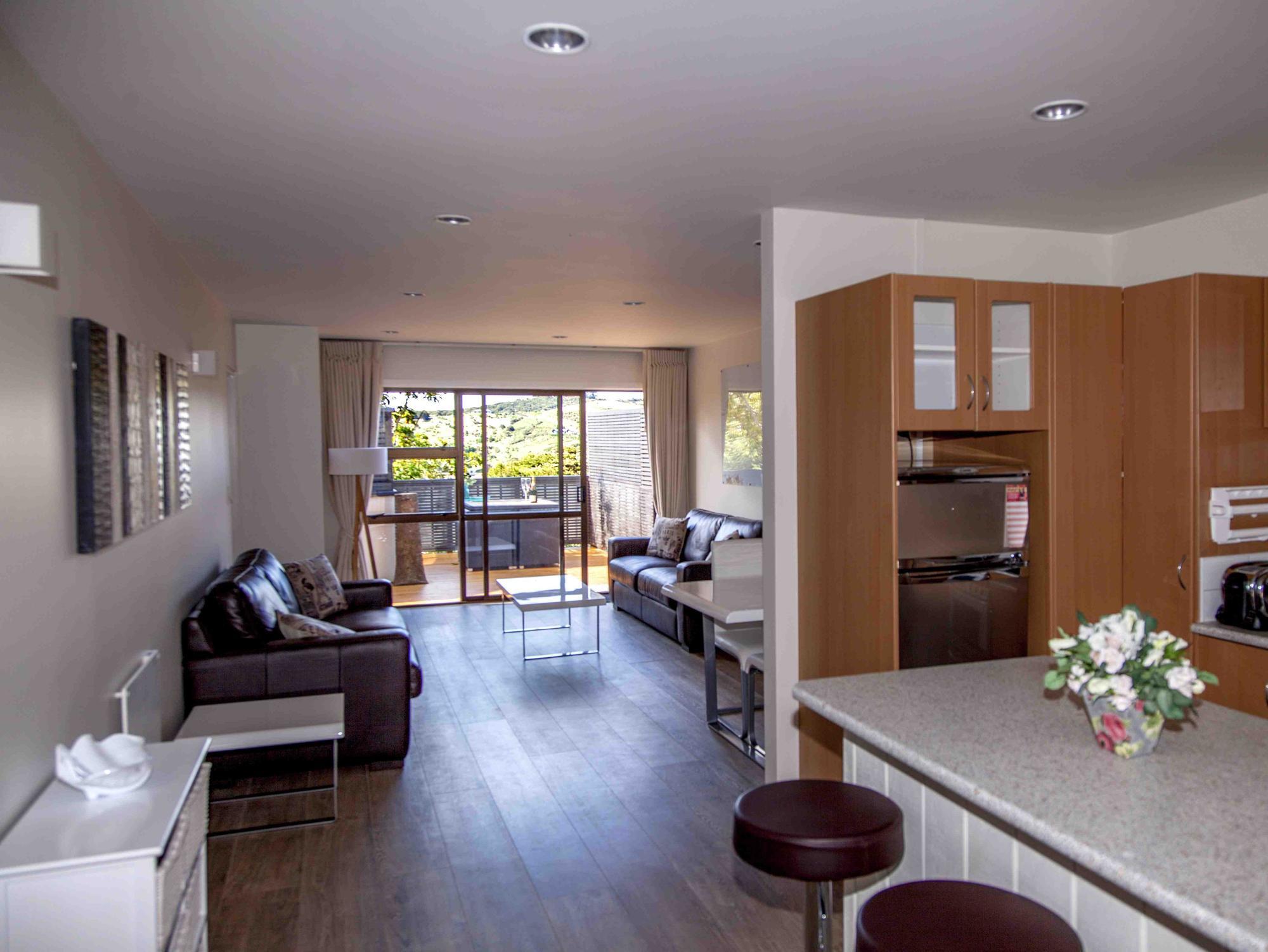 Le Chalet Waiheke Apartments Ostend Exteriör bild
