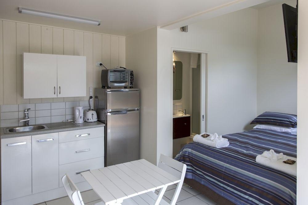 Le Chalet Waiheke Apartments Ostend Exteriör bild