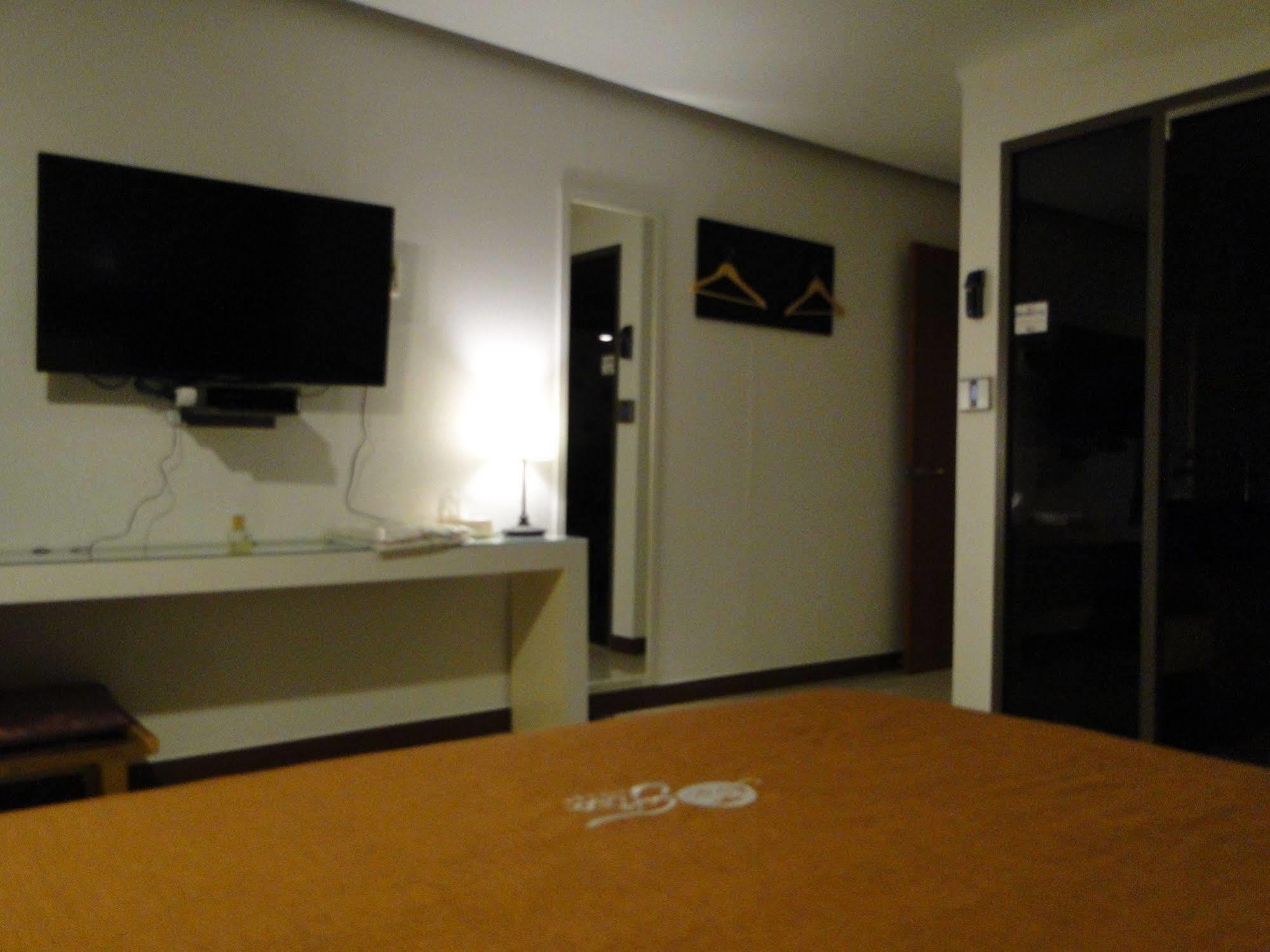 Le Chalet Waiheke Apartments Ostend Exteriör bild
