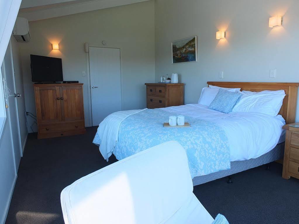 Le Chalet Waiheke Apartments Ostend Exteriör bild