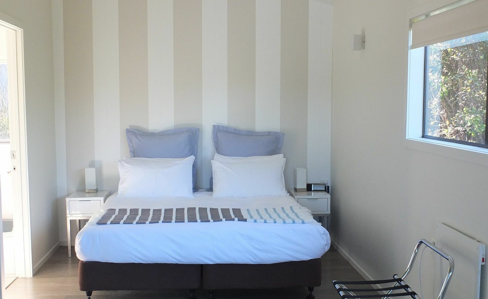 Le Chalet Waiheke Apartments Ostend Exteriör bild